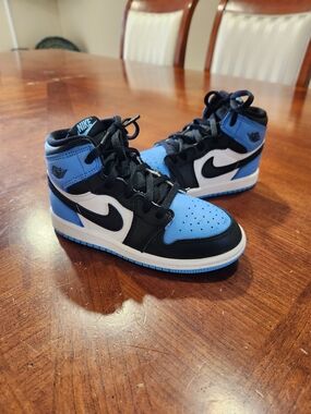 Jordan Retro 1s Size 10C Used
